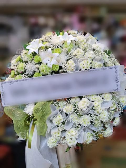 พวงหรีดลิลลี่ โทนขาวเขียว