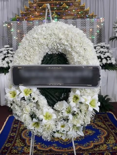 พวงหรีดลิลลี่ โทนขาวครีม