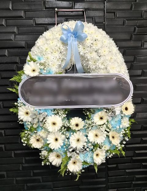พวงหรีดเยอบีร่า โทนฟ้าเขียวขาว