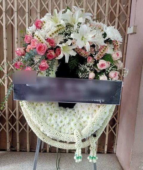 พวงหรีดลิลลี่ โทนขาวชมพู
