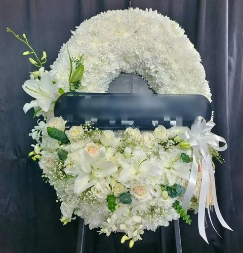 พวงหรีดกล้วยไม้ โทนขาวเขียว