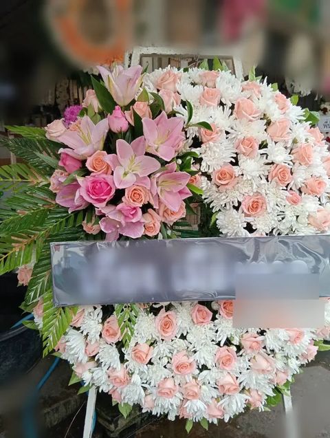 พวงหรีดลิลลี่ โทนขาวชมพูพีช