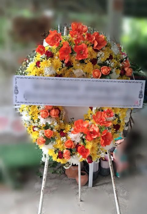 พวงหรีดกุหลาบ โทนเหลืองส้มขาว