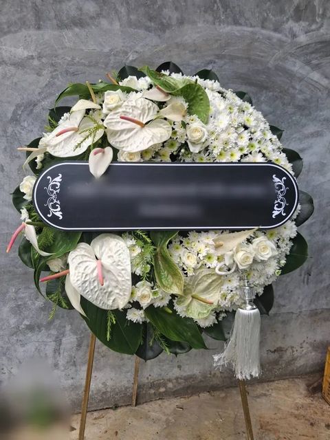 พวงหรีดกุหลาบ โทนขาวเขียว