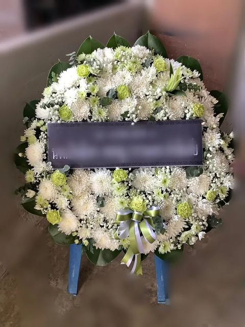 พวงหรีดลิลลี่ โทนขาวเขียว