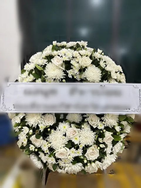 พวงหรีดกุหลาบ โทนขาวเขียว