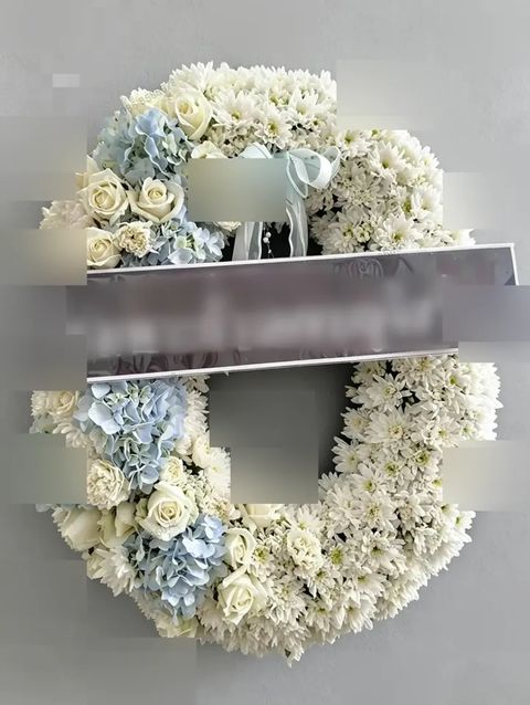 พวงหรีดกุหลาบ โทนขาวฟ้า