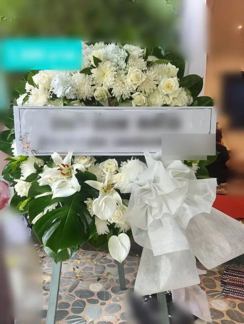 พวงหรีดกล้วยไม้ โทนขาวเขียว