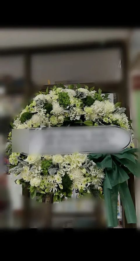 พวงหรีดกุหลาบ โทนขาวเขียว
