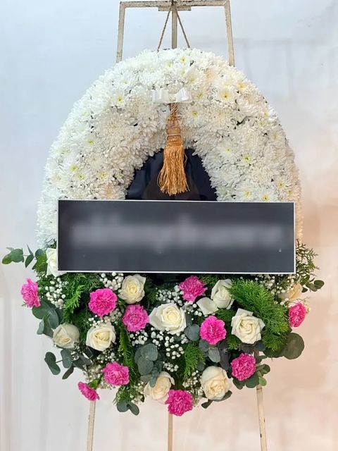 พวงหรีดกุหลาบ โทนเขียวชมพูขาว
