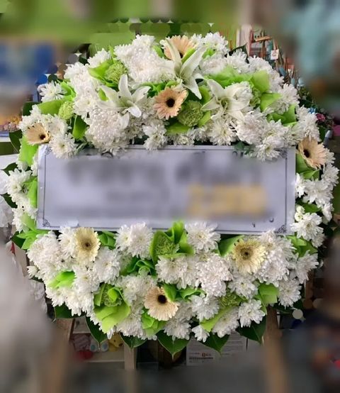 พวงหรีดลิลลี่ โทนเขียวครีม