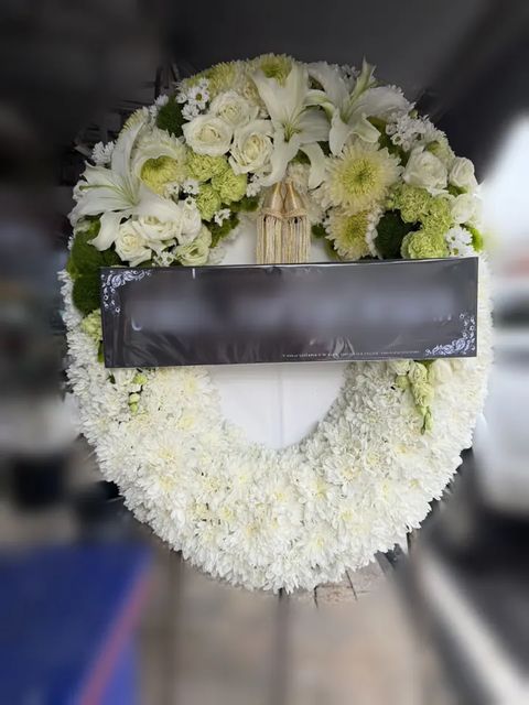พวงหรีดลิลลี่ โทนขาวเขียว