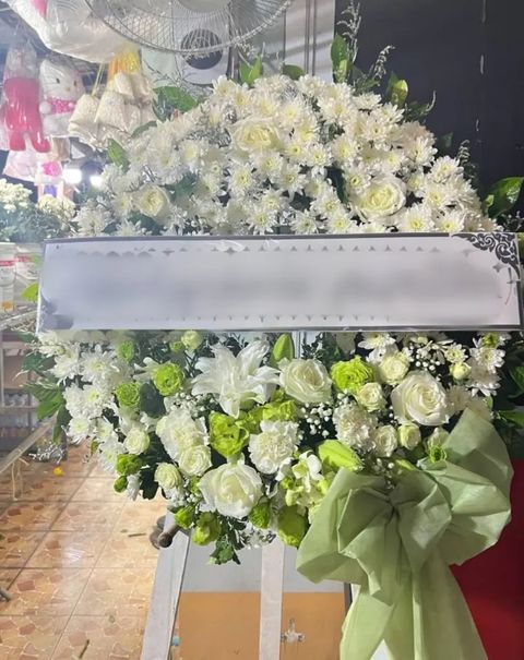 พวงหรีดลิลลี่ โทนเขียวขาว