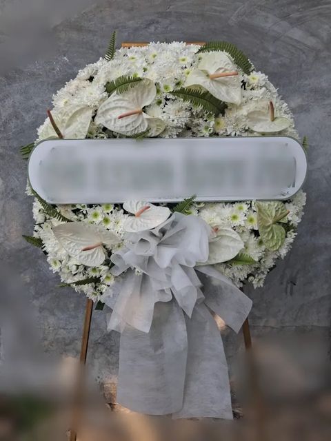 พวงหรีดหน้าวัว โทนขาวเขียว