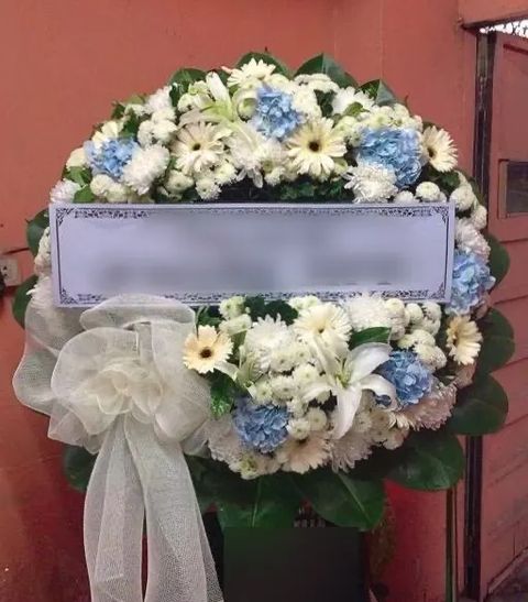 พวงหรีดลิลลี่ โทนขาวฟ้า