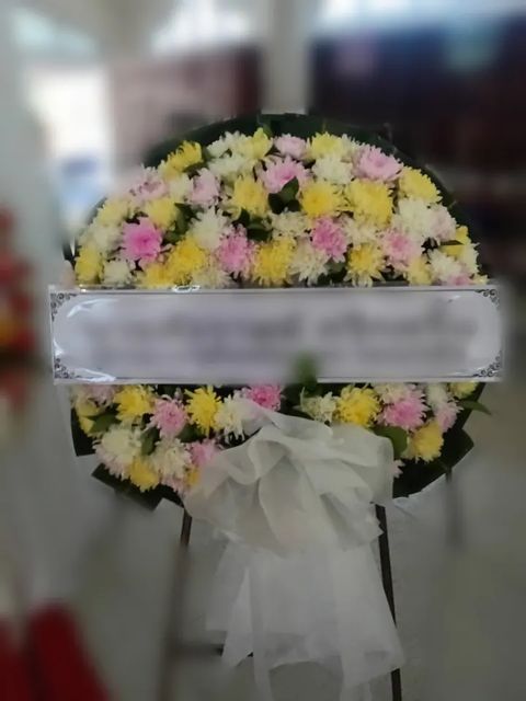 พวงหรีดดอกไม้สด โทนชมพูขาวเหลือง
