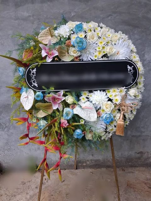 พวงหรีดลิลลี่ โทนครีมเขียวขาว