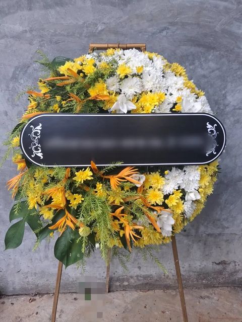 พวงหรีดลิลลี่ โทนขาวเหลือง