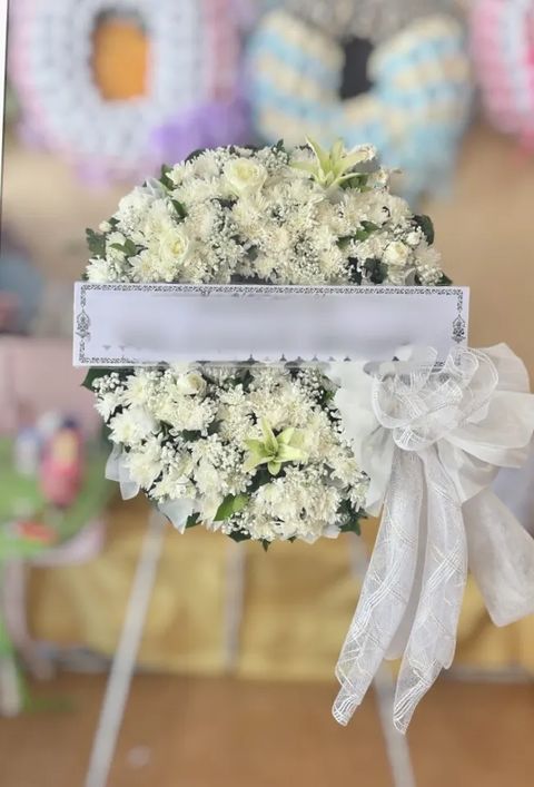 พวงหรีดลิลลี่ โทนขาวล้วน