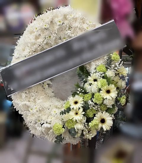 พวงหรีดกุหลาบ โทนขาวเขียว