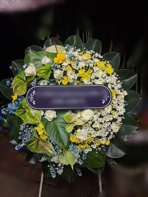 พวงหรีดกุหลาบ โทนเหลืองเขียว