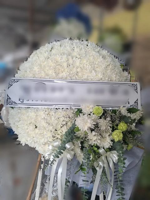 พวงหรีดคาร์เนชั่น โทนขาวล้วน