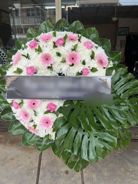 พวงหรีดเยอบีร่า โทนขาวชมพูเขียว