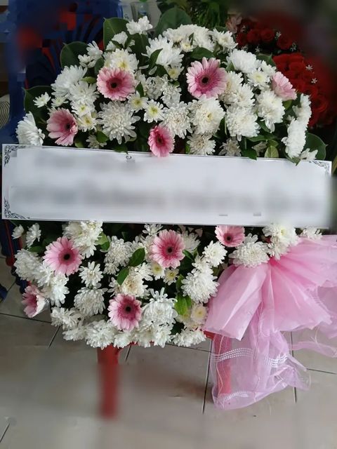 พวงหรีดเยอบีร่า โทนขาวชมพู
