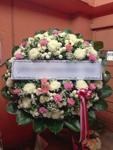พวงหรีดลิลลี่ โทนเหลืองเขียวชมพู
