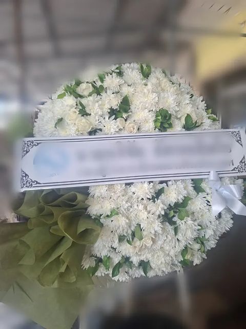 พวงหรีดกุหลาบ โทนขาวล้วน