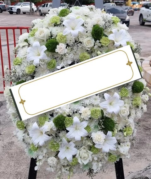 พวงหรีดลิลลี่ โทนขาวเขียว