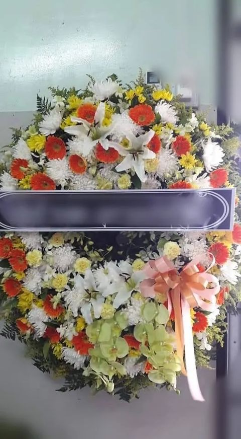 พวงหรีดกล้วยไม้ โทนขาวชมพูเหลือง