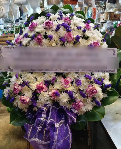 พวงหรีดคาร์เนชั่น โทนขาวม่วง