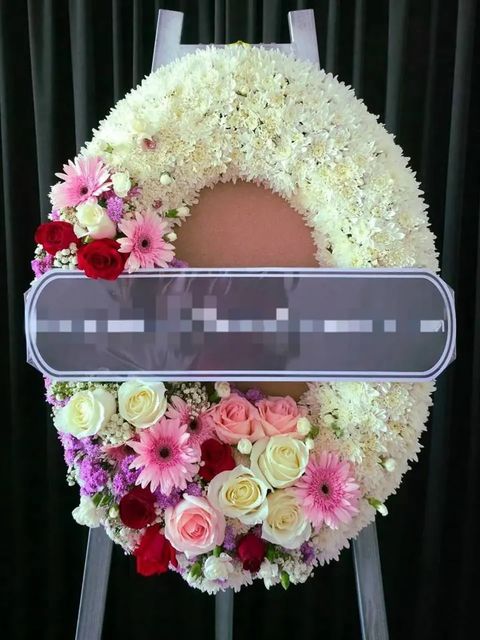 พวงหรีดกุหลาบ โทนขาวแดงชมพู