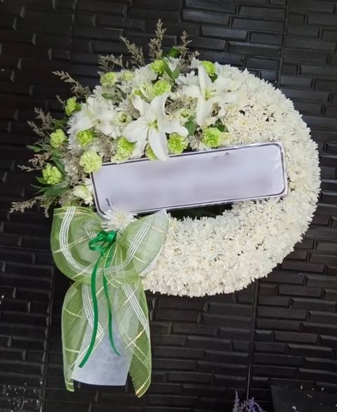พวงหรีดลิลลี่ โทนขาวเขียว