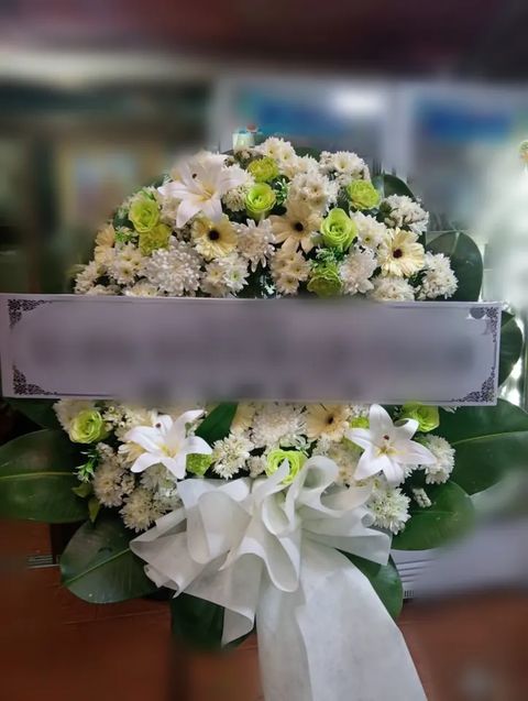 พวงหรีดลิลลี่ โทนขาวเขียว