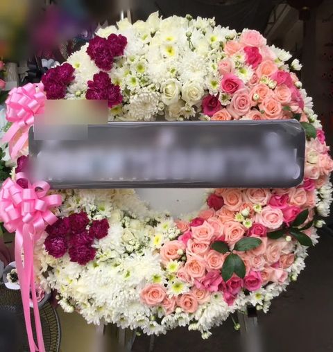 พวงหรีดกุหลาบ โทนชมพูขาวแดง