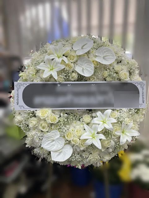 พวงหรีดลิลลี่ โทนขาวครีม