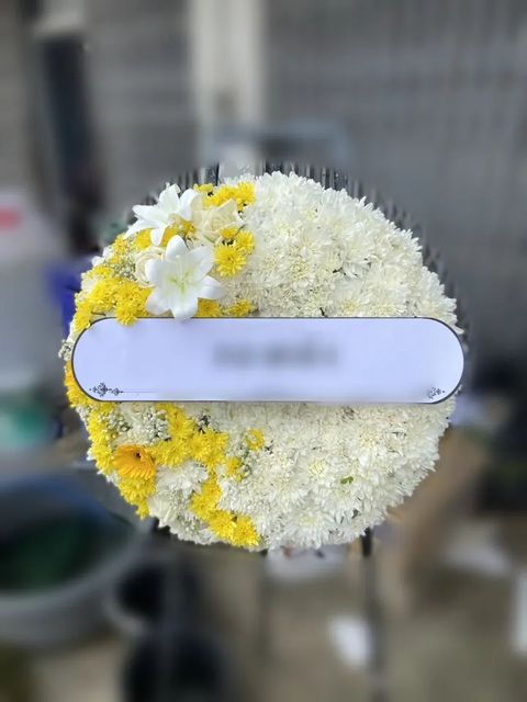 พวงหรีดลิลลี่ โทนขาวเหลือง