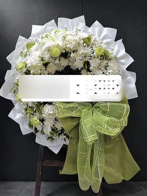 พวงหรีดลิลลี่ โทนขาวเขียว