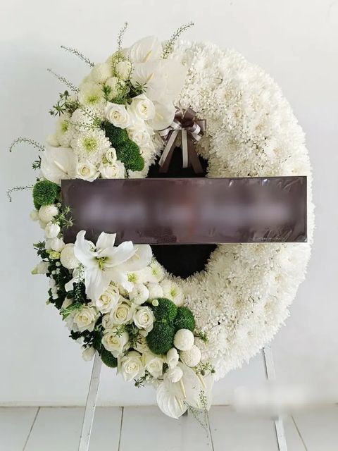 พวงหรีดลิลลี่ โทนขาวเขียว