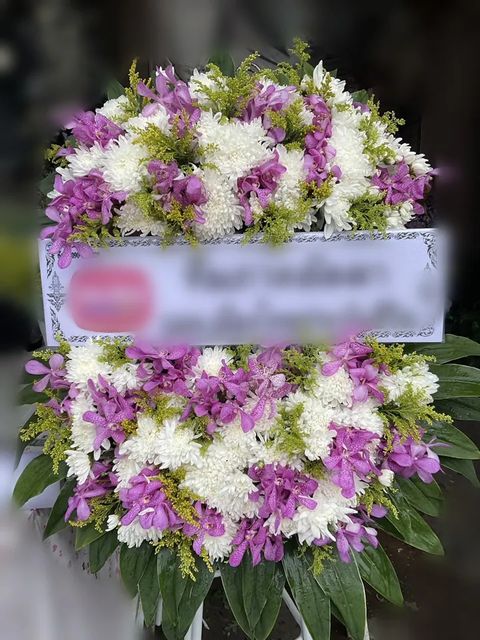 พวงหรีดกล้วยไม้ โทนขาวม่วง