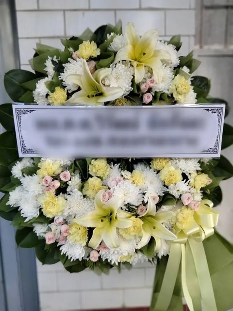 พวงหรีดลิลลี่ โทนเขียวเหลือง