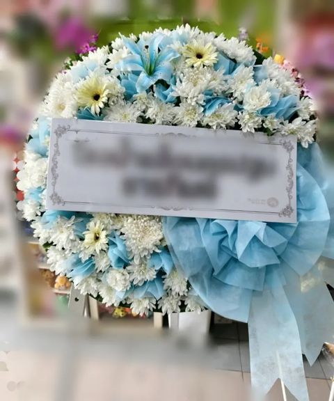 พวงหรีดลิลลี่ โทนขาวฟ้า