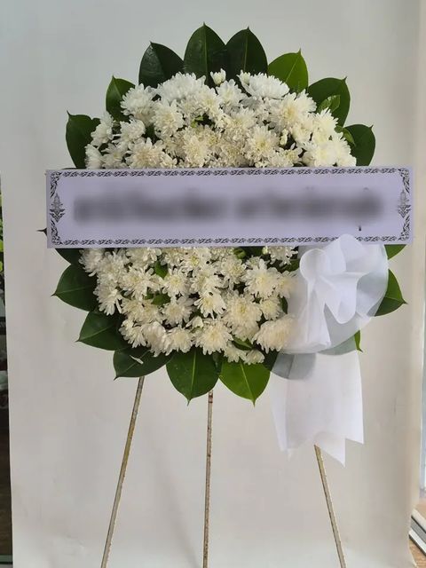 พวงหรีดดอกไม้สด โทนขาวล้วน