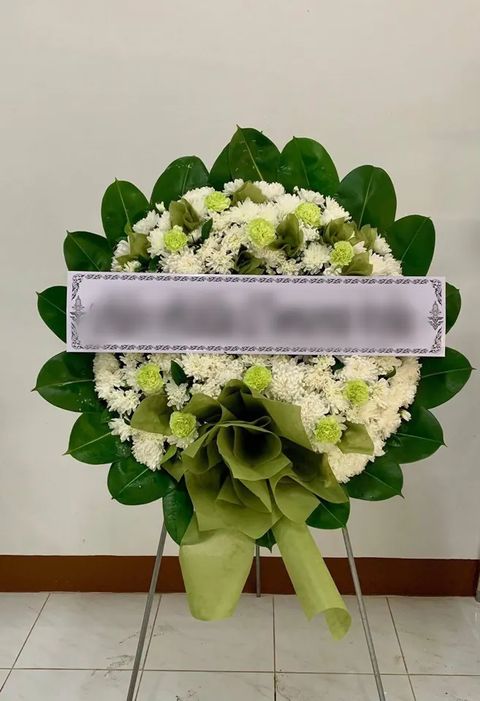 พวงหรีดคาร์เนชั่น โทนเขียวขาว