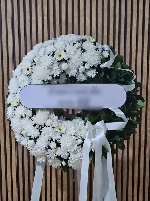 พวงหรีดเยอบีร่า โทนขาวล้วน