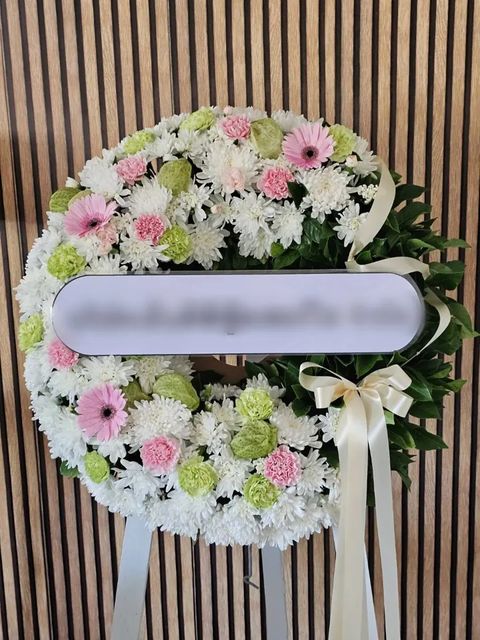 พวงหรีดเยอบีร่า โทนชมพูขาวเขียว