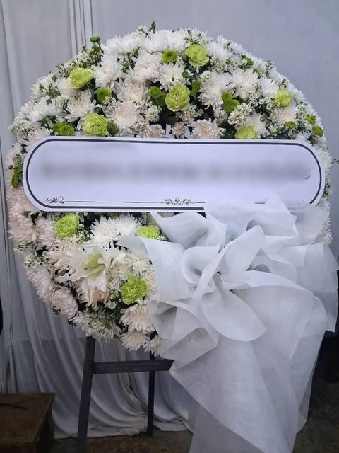 พวงหรีดลิลลี่ โทนเขียวขาว