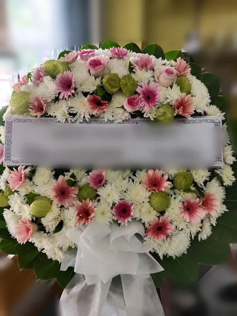 พวงหรีดกุหลาบ โทนเขียวขาวชมพู